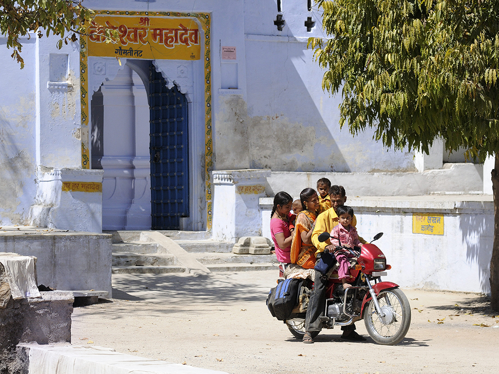 01 arrivee au village a 6 c est encore mieux lw