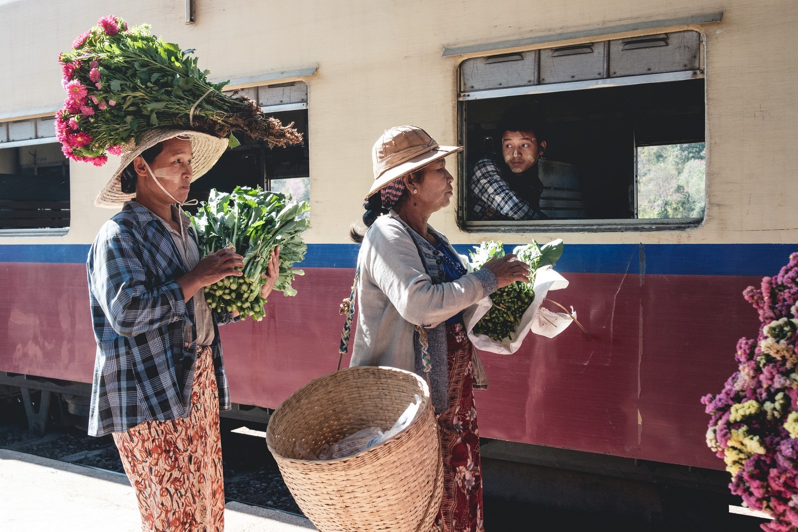 Jean Adrien - Slow train to Thazi, Birmanie